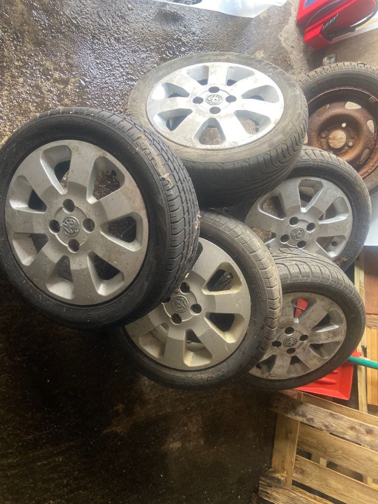 Vauxhall Corsa C 15” Sxi alloy wheels with tyres 