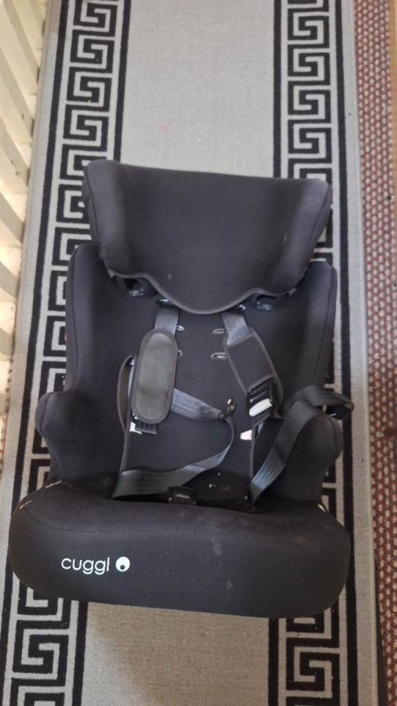 Cuggl Black Car Seat – Good Condition, Child Booster Seat