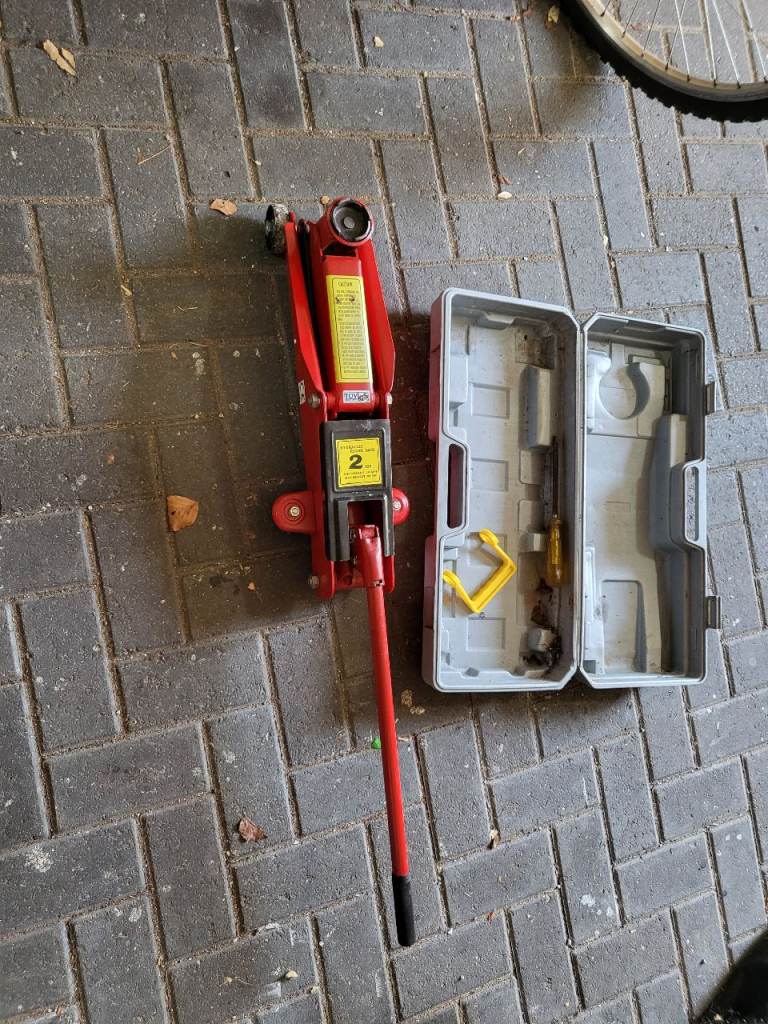Hydraulic car jack