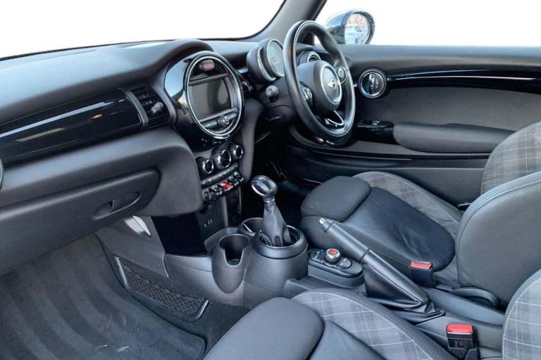 2017 MINI Hatch 1.5 Cooper D 3dr Auto [Chili Pack] Hatchback DIESEL Automatic