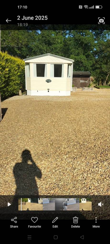 Off grid country living 2 caravans, stable,yard