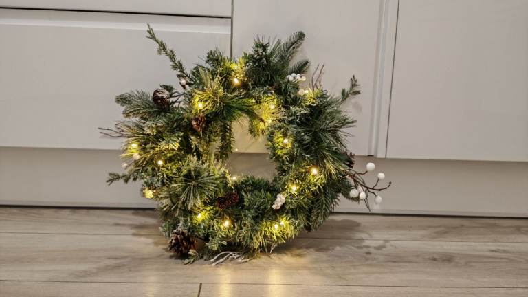 M and S light up Christmas wreath
