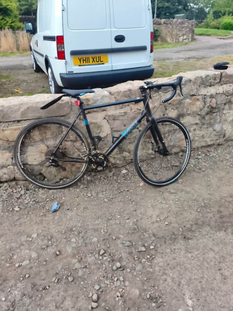 Pinnacle Arkose Road Bike - Black, Good Condition