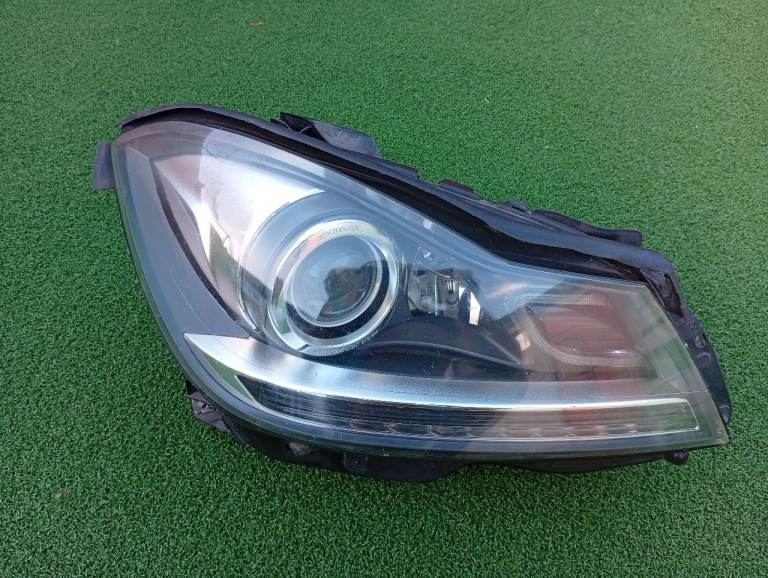 Mercedes C-Class headlight Left 