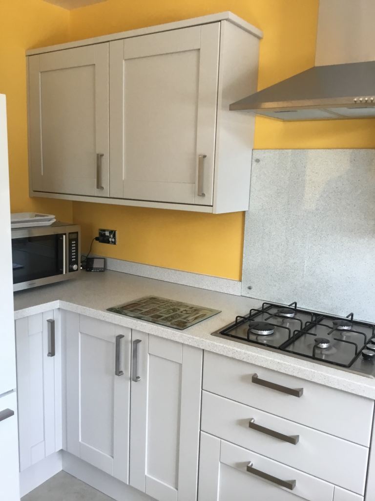 Light Grey Kitchen Units & Worktop – Good Condition