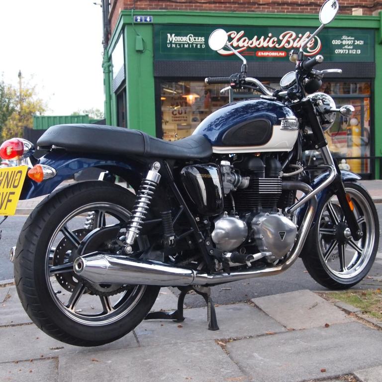 2010 Triumph Bonneville 865 With Low Mileage = 5,187 Miles. + Screen & Carrier