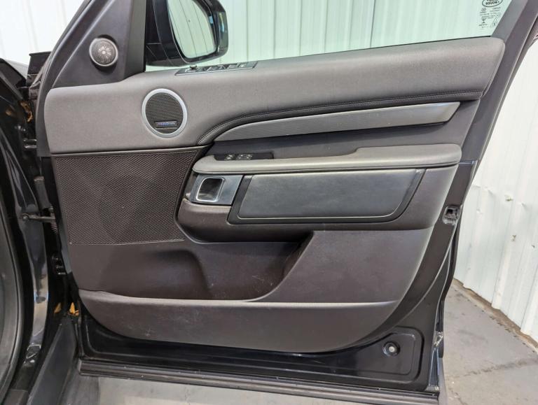 2017 Land Rover Discovery 3.0 Discovery HSE TD6 Auto 4WD 5dr SUV Diesel Automatic