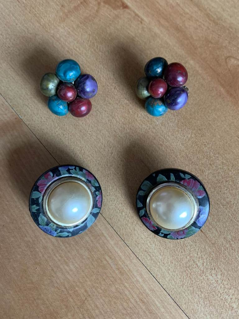 Pair of attractive  clip on earrings vgc unused