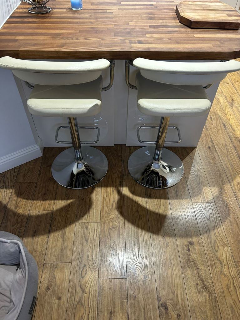 Cream Bat Stools