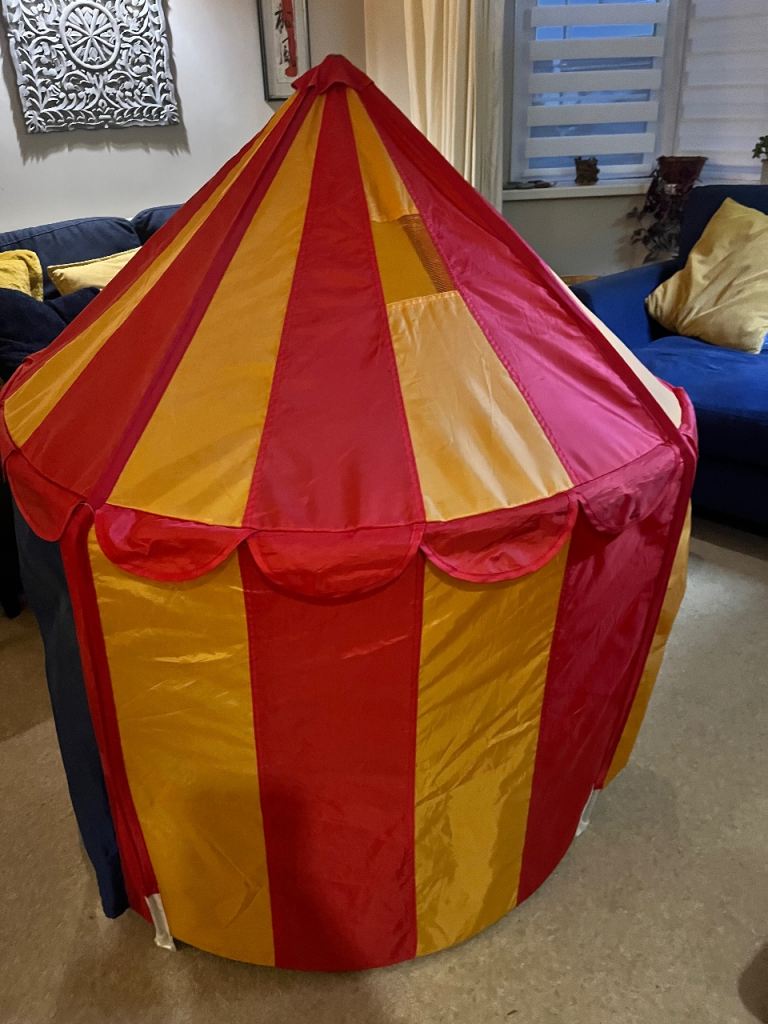 Kids play tent