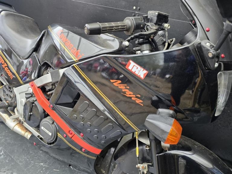 KAWASAKI GPZ 600 R PROJECT BIKE HPI CLEAR