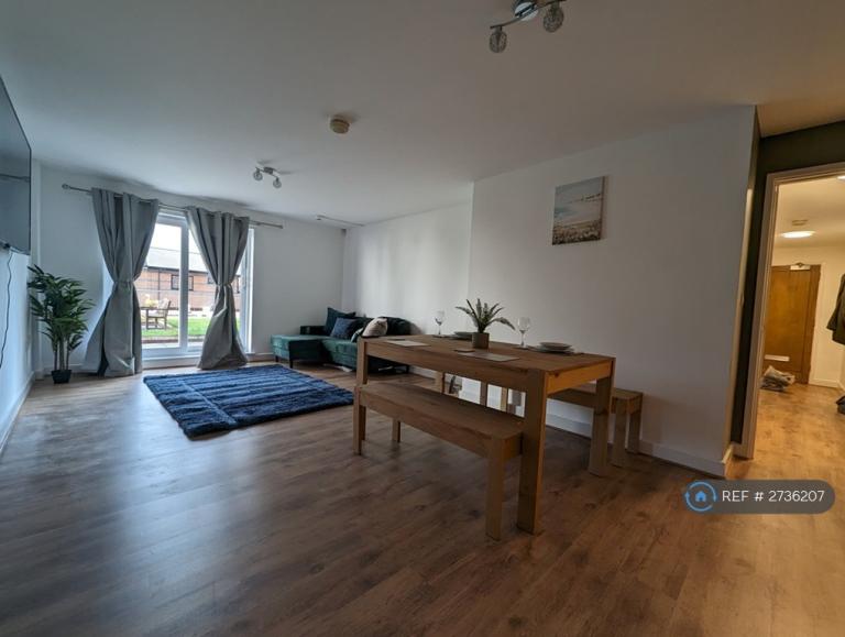 2 bedroom flat in Tower Court, Newcastle-Under-Lyme, ST5 (2 bed) (#2736207)
