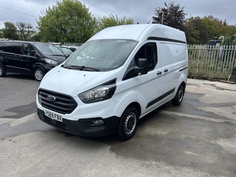 FORD TRANSIT CUSTOM 300 2.0 TDCI L1H2 SWB HIGH ROOF RACKING AIR CON White Manual