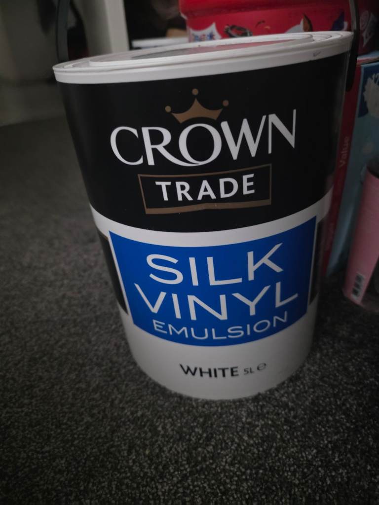 Crown trade 5litre white silk vinyl emulsion paint for rooms.