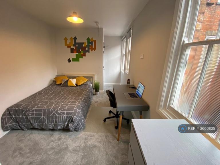 6 bedroom house in Daneshill Road, Leicester, LE3 (6 bed) (#2660825)