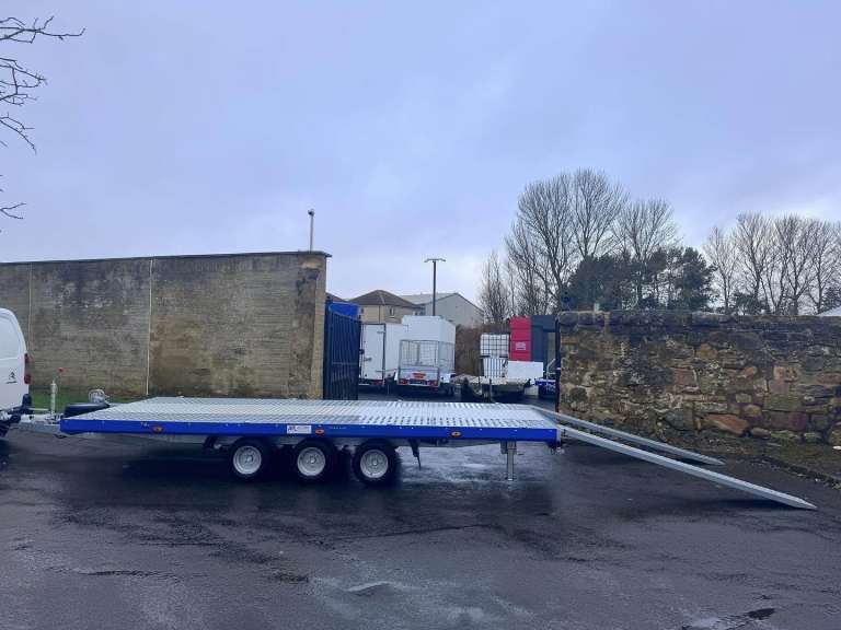 BRAND NEW 5M x 2,1M TRI AXLE MARS FLATBED CAR TRANSPORTER 3500KG