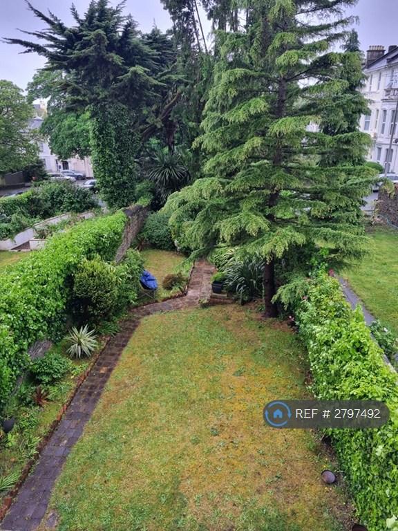 2 bedroom flat in Albert Road, Plymouth, PL2 (2 bed) (#2797492)