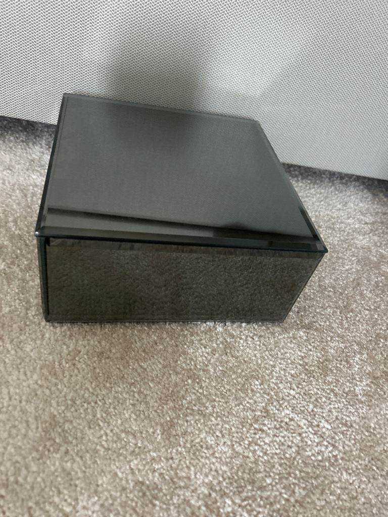 Mirrored jewellery box