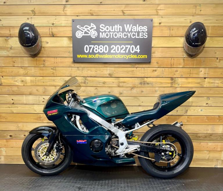 Honda CBR600f TRACK BIKE : 1998 f3 with f4 fairings