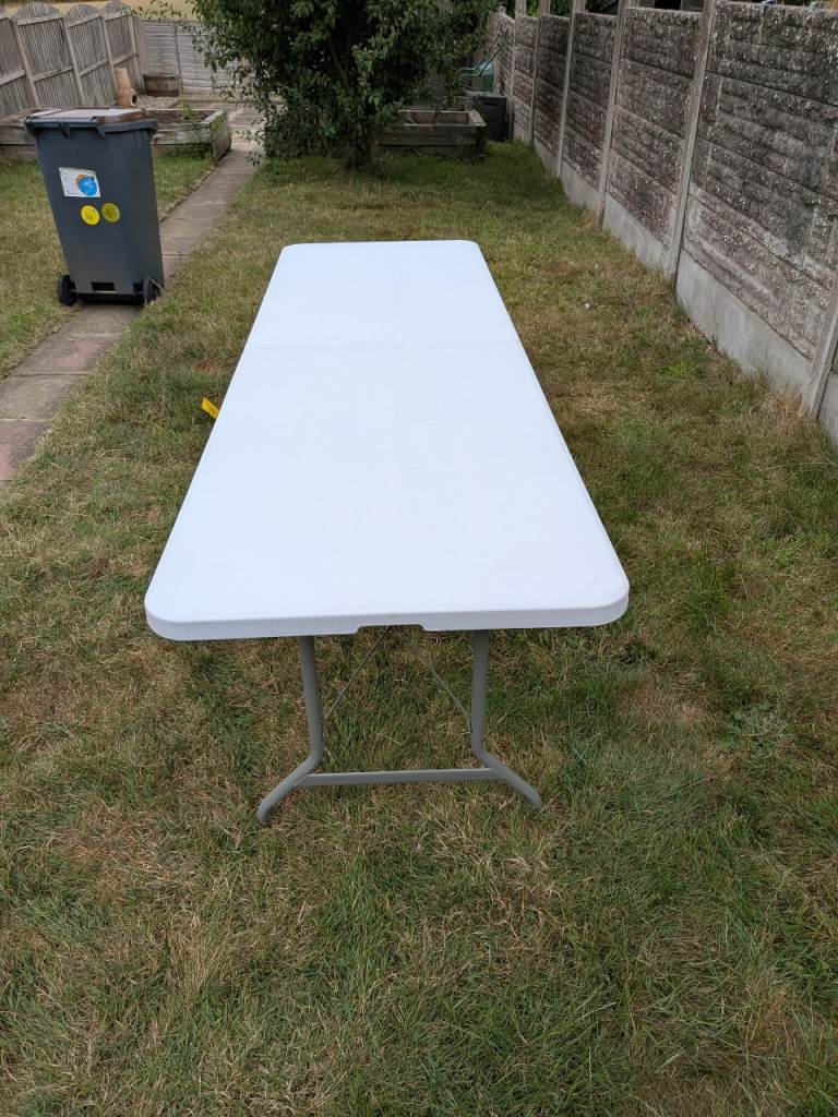 White Plastic Folding Table – Good Condition