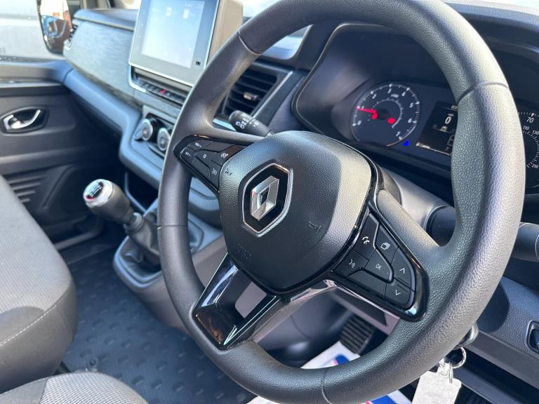 2023 73 RENAULT TRUCKS UK TRAFIC dCi 150 3T LWB L2 H1 Van Red Edition