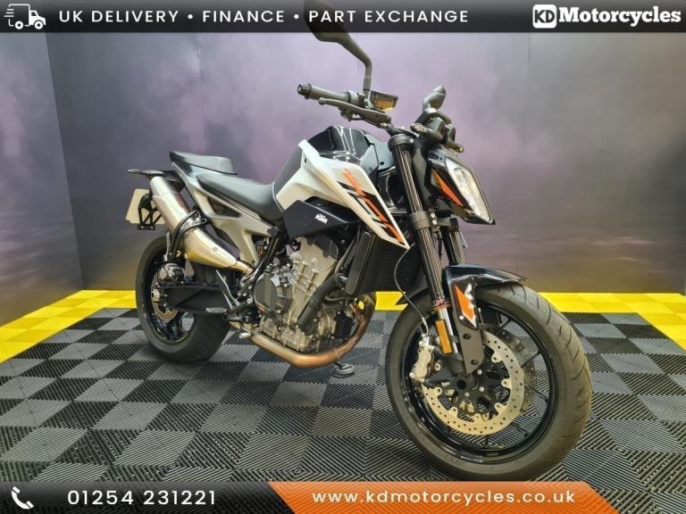 KTM 790 DUKE, 2024 quick shifter + low miles ready to race