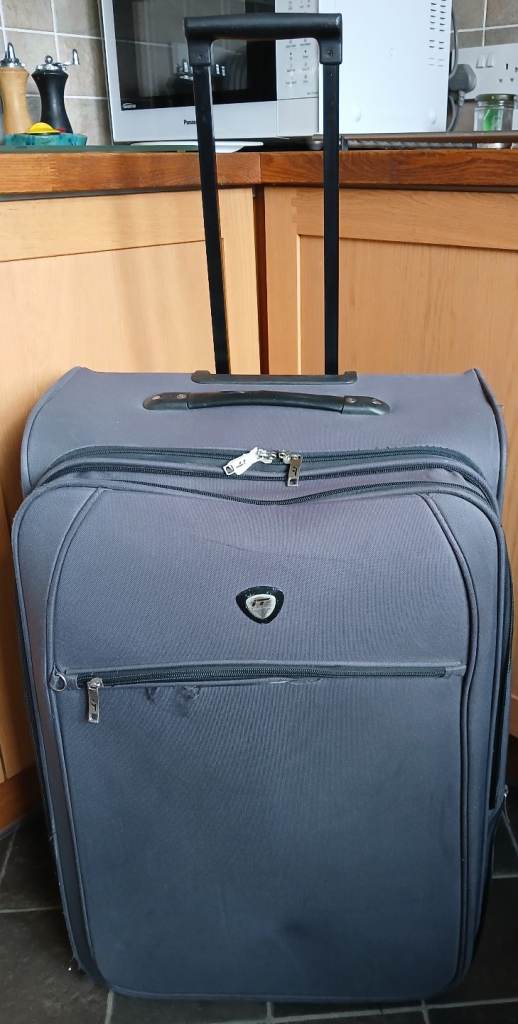 IT International Traveller Grey Suitcase Retractable Handle Expandable 67x36x46