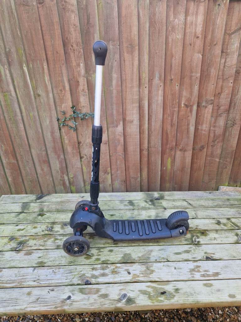 FREE  Kids 3 wheel scooter FREE