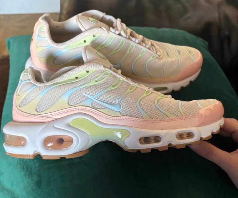 Genuine girls ladies Nike TN Trainers size 6