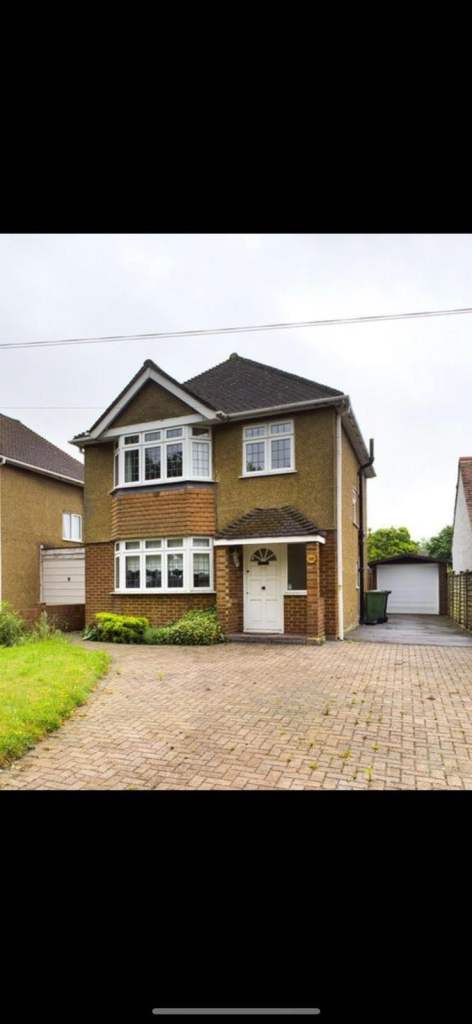 4 Bedroom Detached House near Heathrow Airport