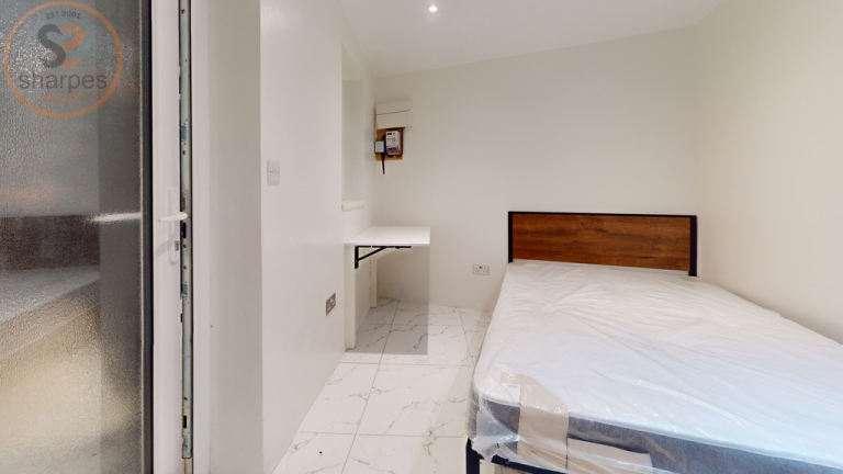 1 bedroom flat in Farewell Place, Mitcham, Surrey