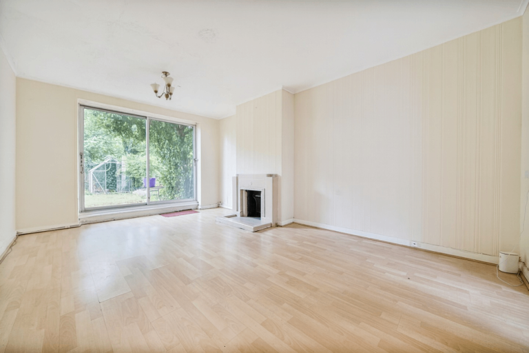 3 bed flat to rent (Harlesden NW10)