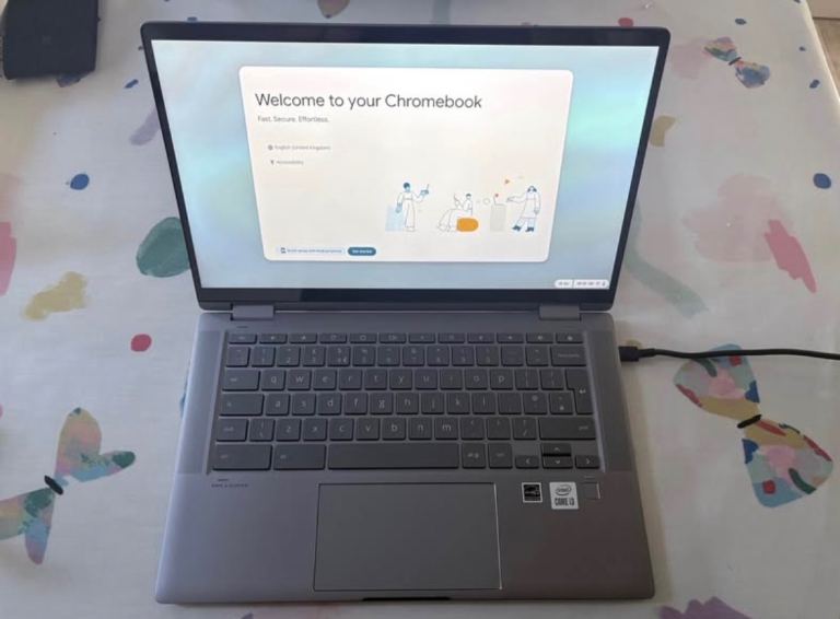 HP touch screen 14c-ca0501na Chromebook 128GB SSD 8GB RAM Intel Core i3