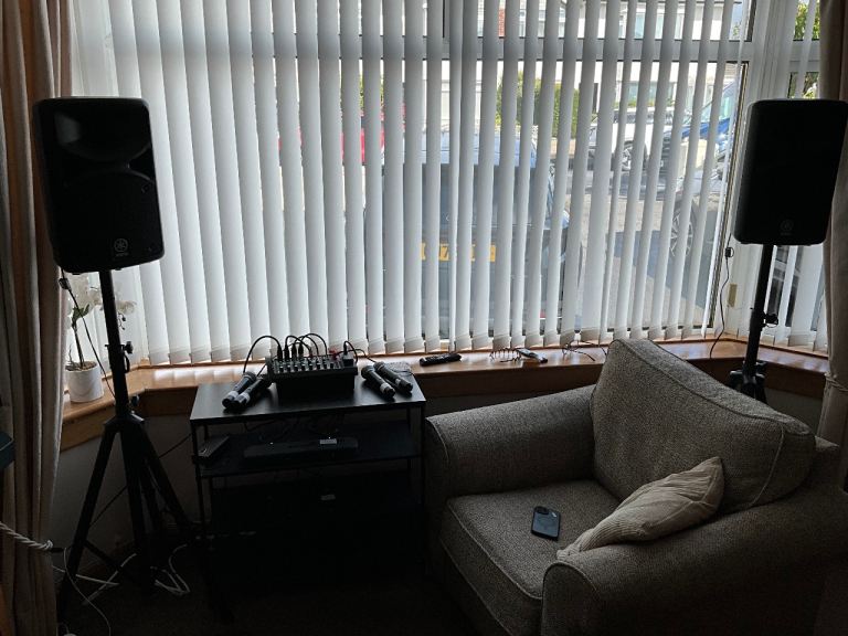 Yamaha stagepas 400 bt with 4 wireless Shure mics