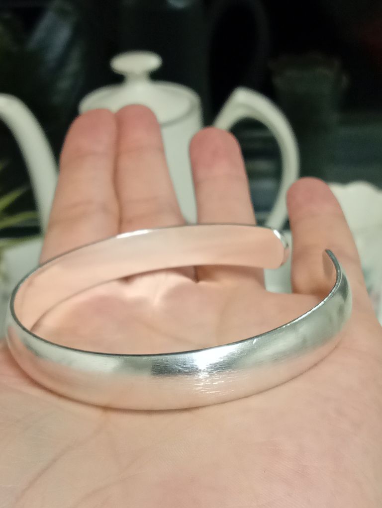 999.9 silver matte finish shiny bangle adjustable brand new. 