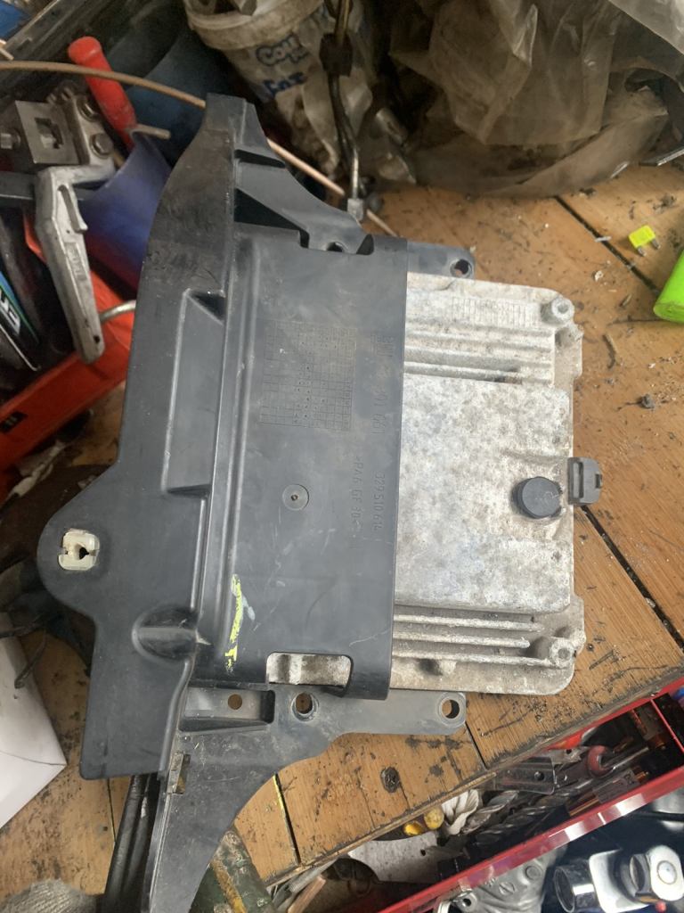 2014 Vauxhall corsa 1.3 ecoflex ECU 