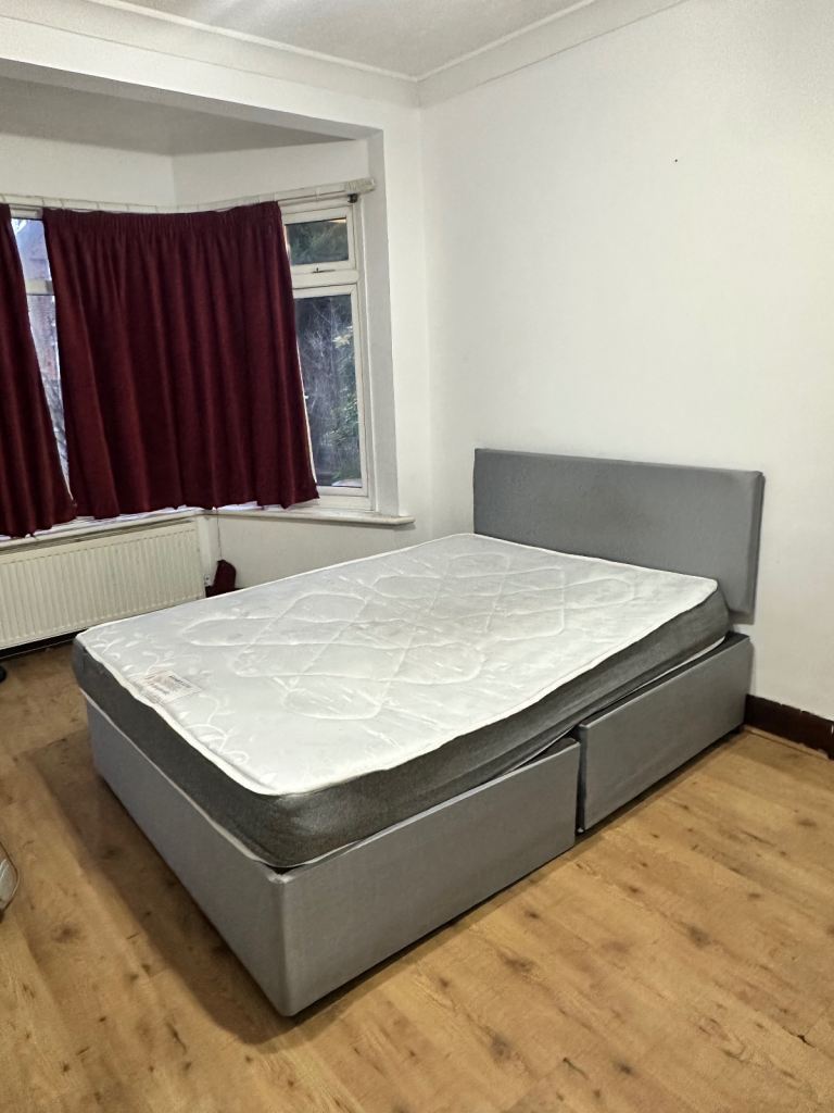 Bright Furnished Double Room in Quiet Area | Direct Links to Central London