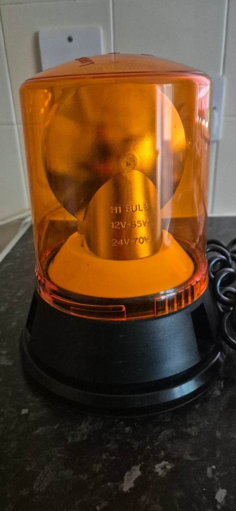 LUCAS MAGNETIC MOUNT ROTATING AMBER BEACON 12V.