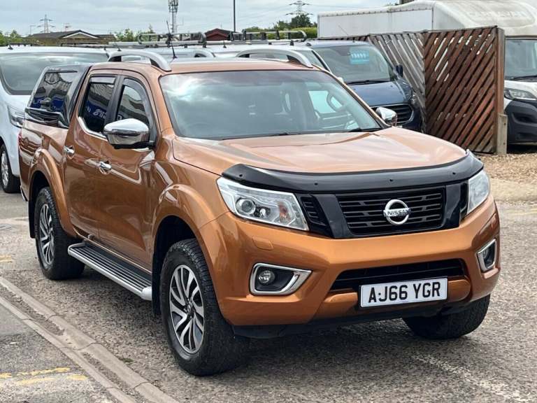 2016 Nissan Navara Double Cab Pick Up Tekna 2.3dCi 190 4WD Auto PICK UP DIESEL Automatic