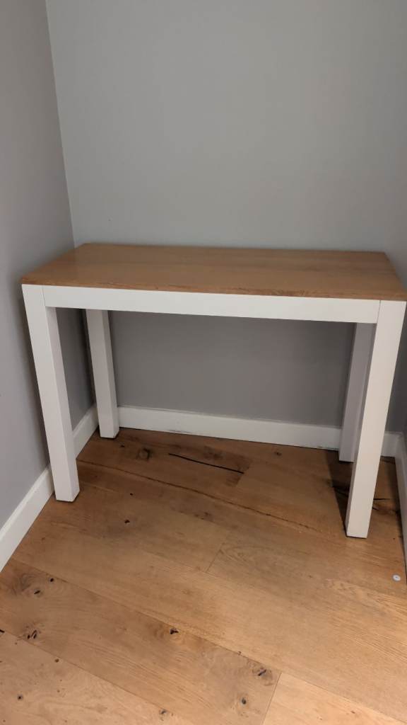 Desk and chair 