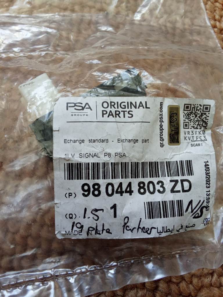 98044803ZD window regulator button 