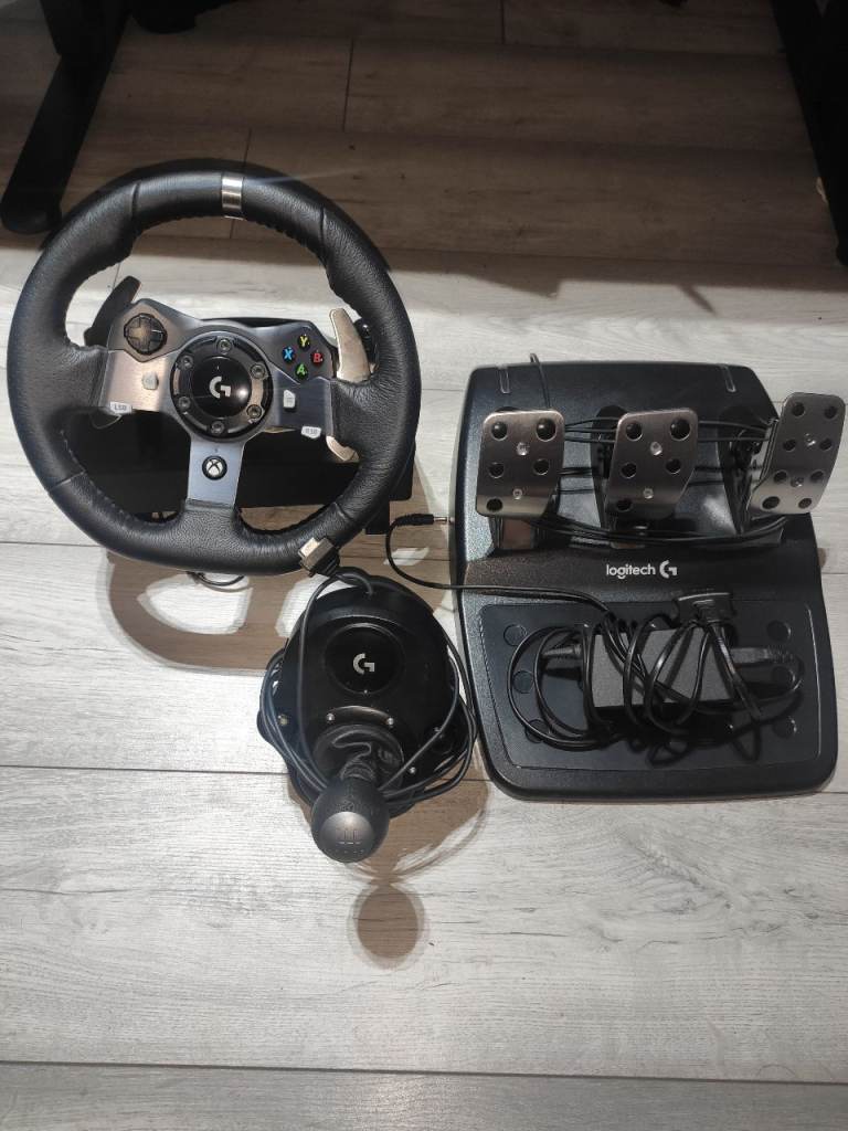 Logitech G920 Driving Force Racing Wheel & Pedals for Xbox/PC
