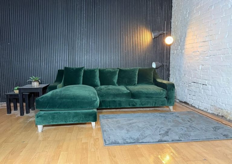 Loaf Oscar Chaise Sofa – Emerald Green Velvet