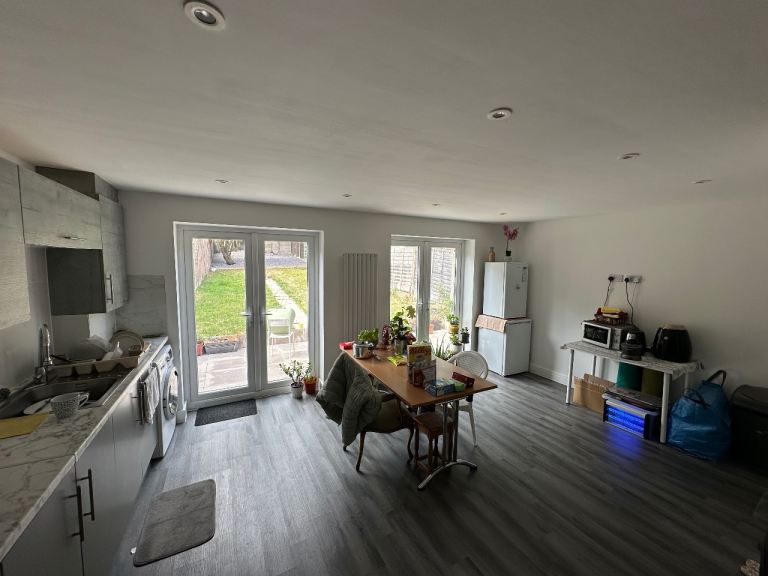Double bedroom available in Oldbury