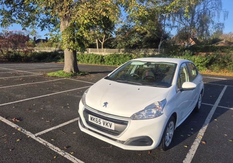 Peugeot, 208, Hatchback, 2015, Manual, 5 doors 1.0 L