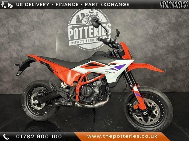 KTM 390 SMC-R 2025 SAVE £700 AND WITH FREE QUICKSHIFTER!