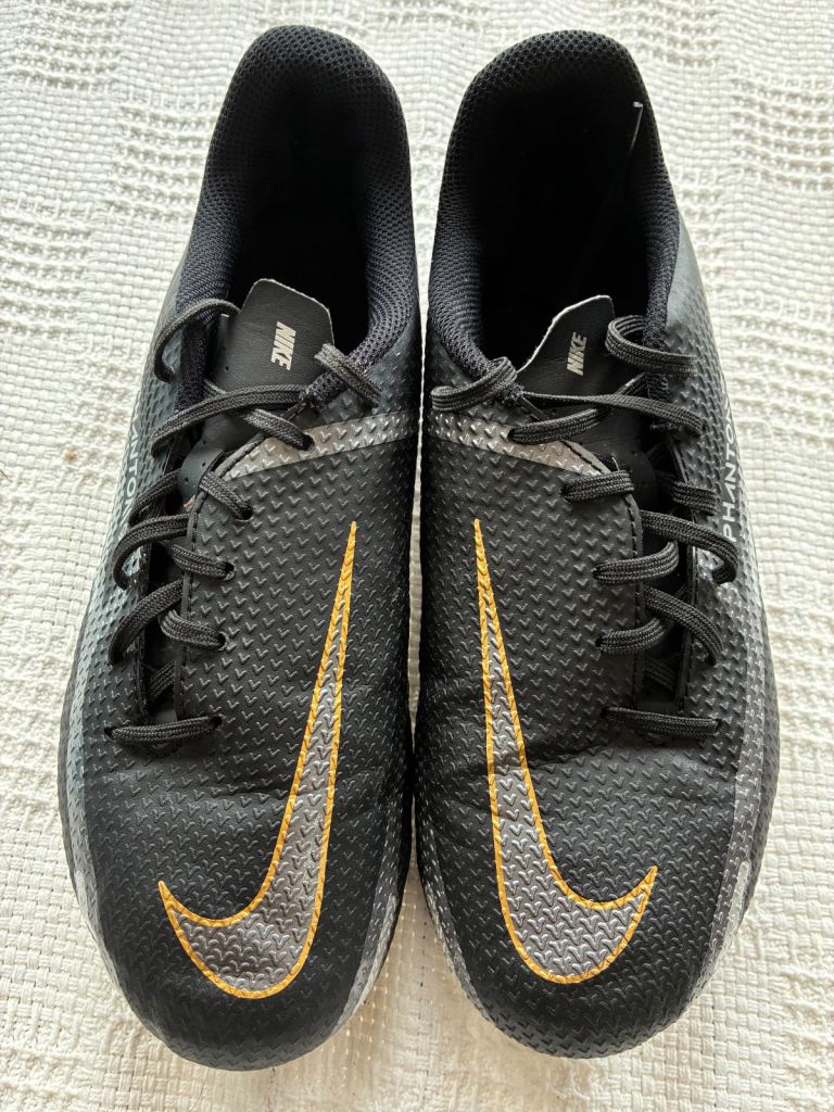 Football boots UK 5