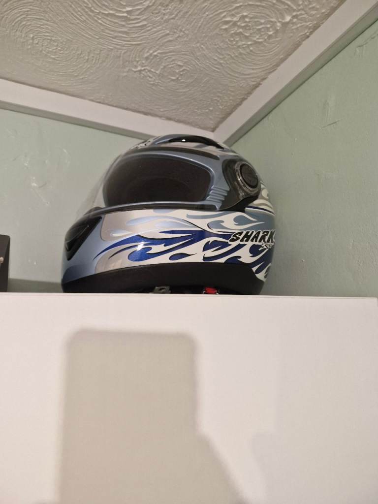 Large crash helmet 