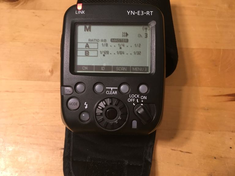 Canon  Yongnu Digital Speedlight Transmitter YN-E3-RT. 3v