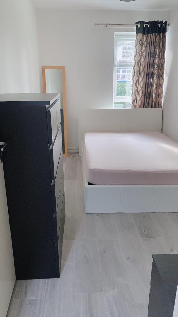 Cozy Double Room SM1 2TZ